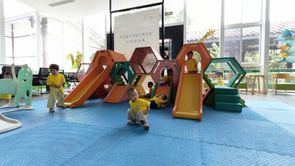创达盈 解决“带娃难”问题 泸州普惠托育让年轻人安心就业｜活力中国调研行